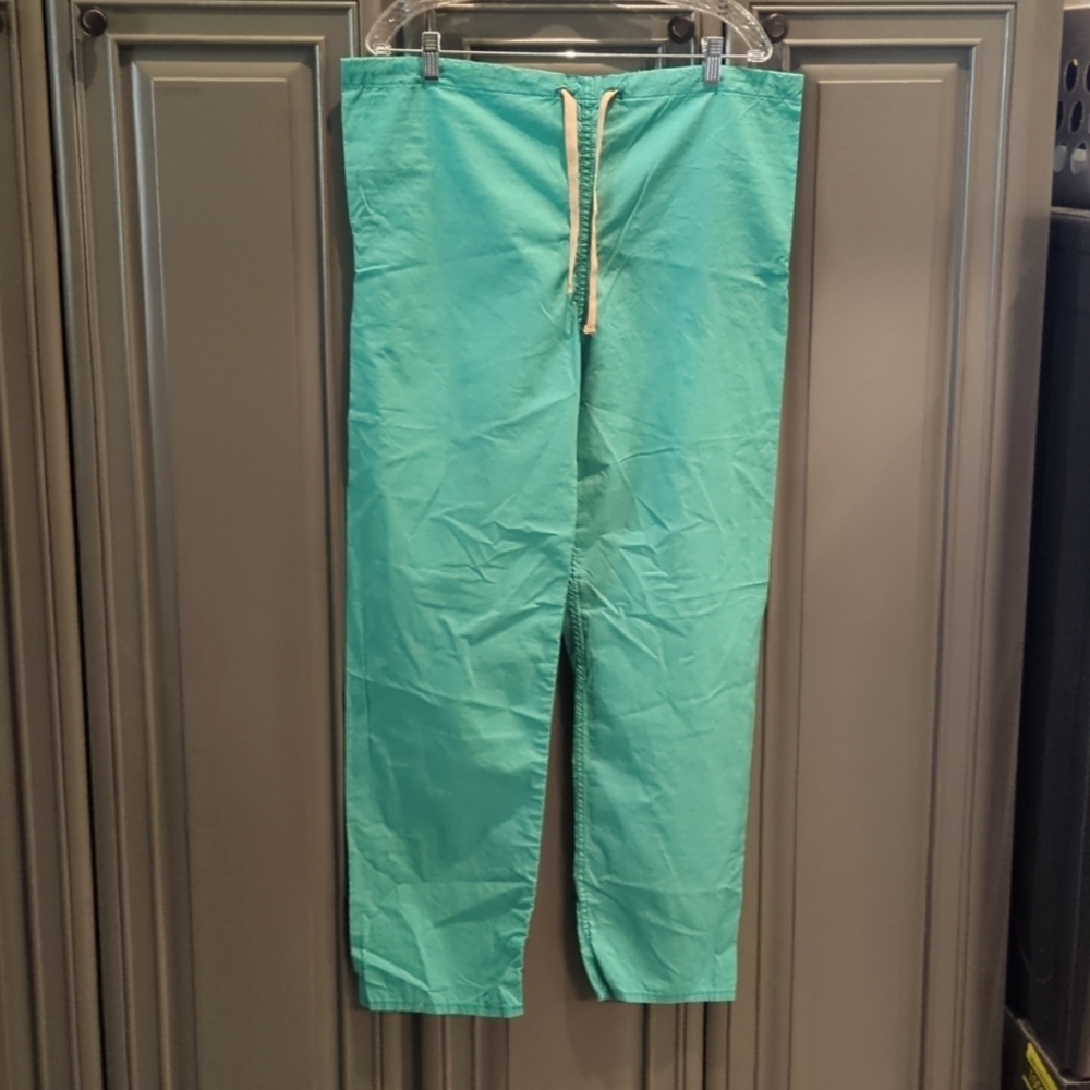 Green Medium Scrubs - Picture 3 of 6